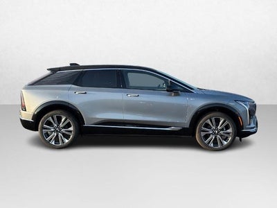 2025 Cadillac OPTIQ Luxury 2