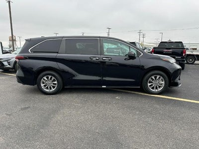 2022 Toyota Sienna XLE FWD 7-Passenger (Natl)