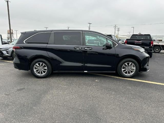 2022 Toyota Sienna XLE FWD 7-Passenger (Natl)