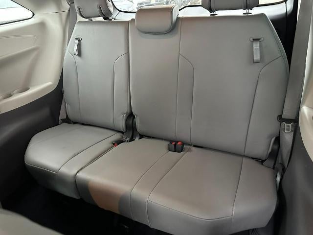 2022 Toyota Sienna XLE FWD 7-Passenger (Natl)