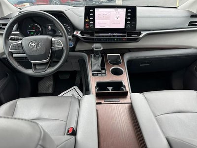 2022 Toyota Sienna XLE FWD 7-Passenger (Natl)