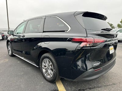 2022 Toyota Sienna XLE FWD 7-Passenger (Natl)
