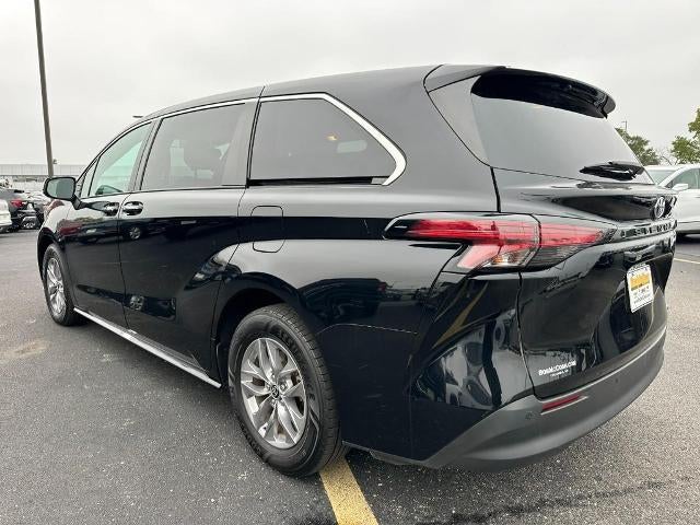 2022 Toyota Sienna XLE FWD 7-Passenger (Natl)