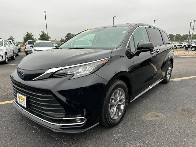 2022 Toyota Sienna XLE FWD 7-Passenger (Natl)