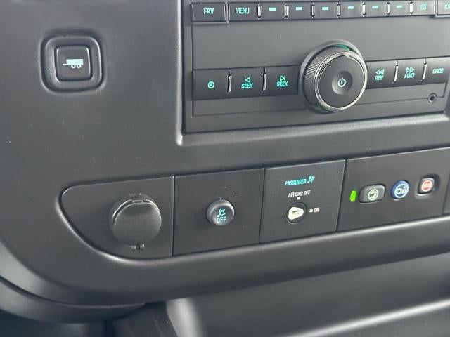 2024 Chevrolet Express Cutaway 3500 1WT