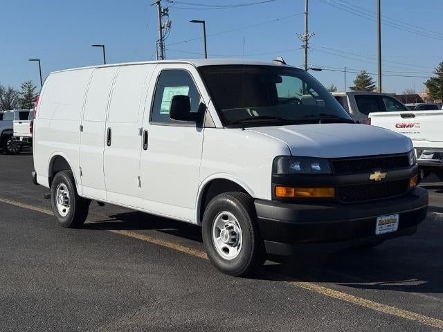 2025 Chevrolet Express Cargo WT