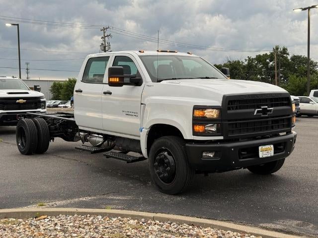 2025 Chevrolet Silverado 6500 HD Work Truck